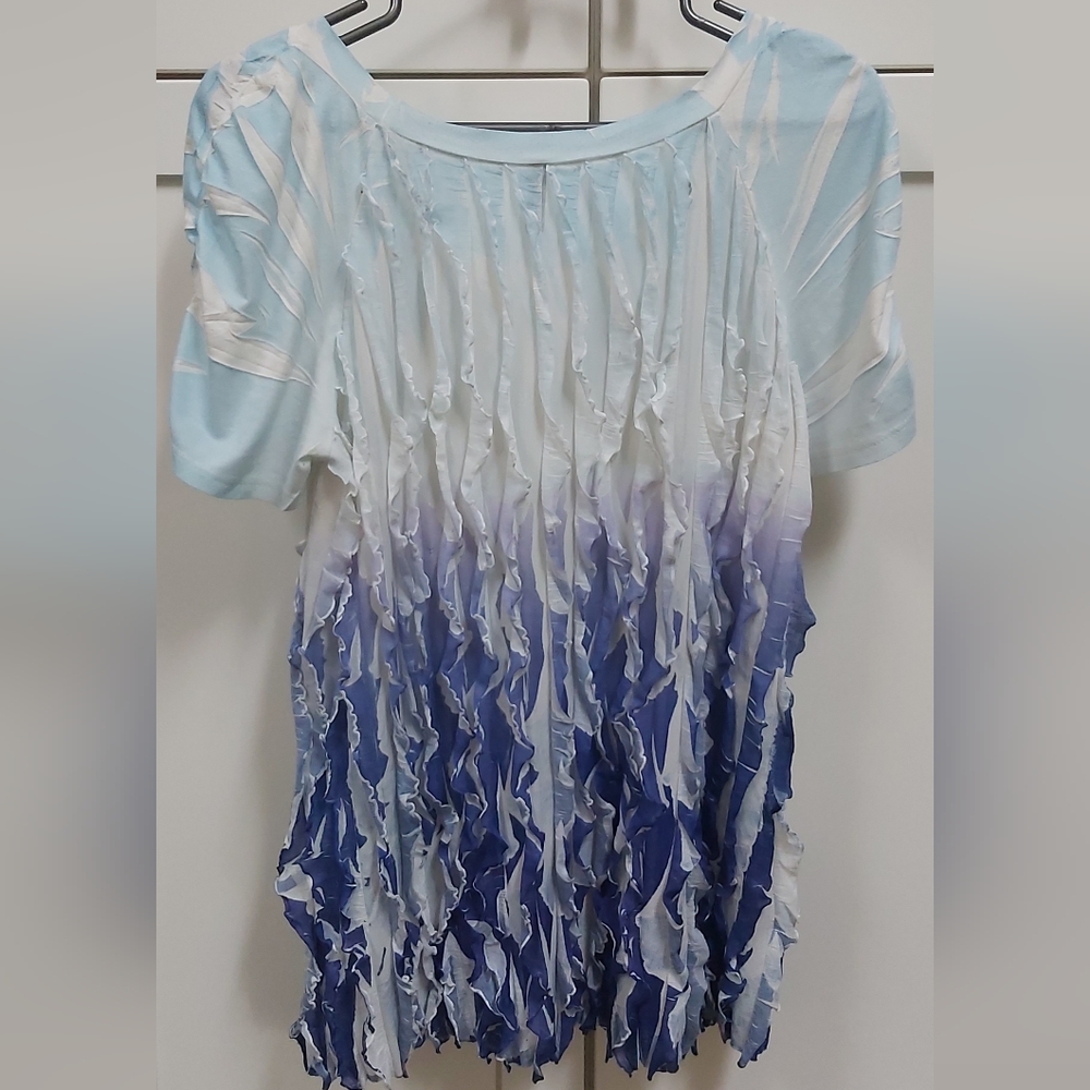 Cubism Ruffle Ombre Top - Picture 8 of 11